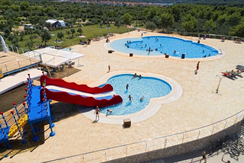 Camping Kovačine zwembad