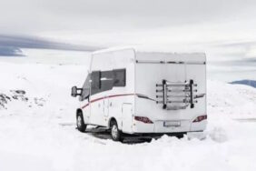 Kampeeruitrusting voor de winter: 10 belangrijke dingen